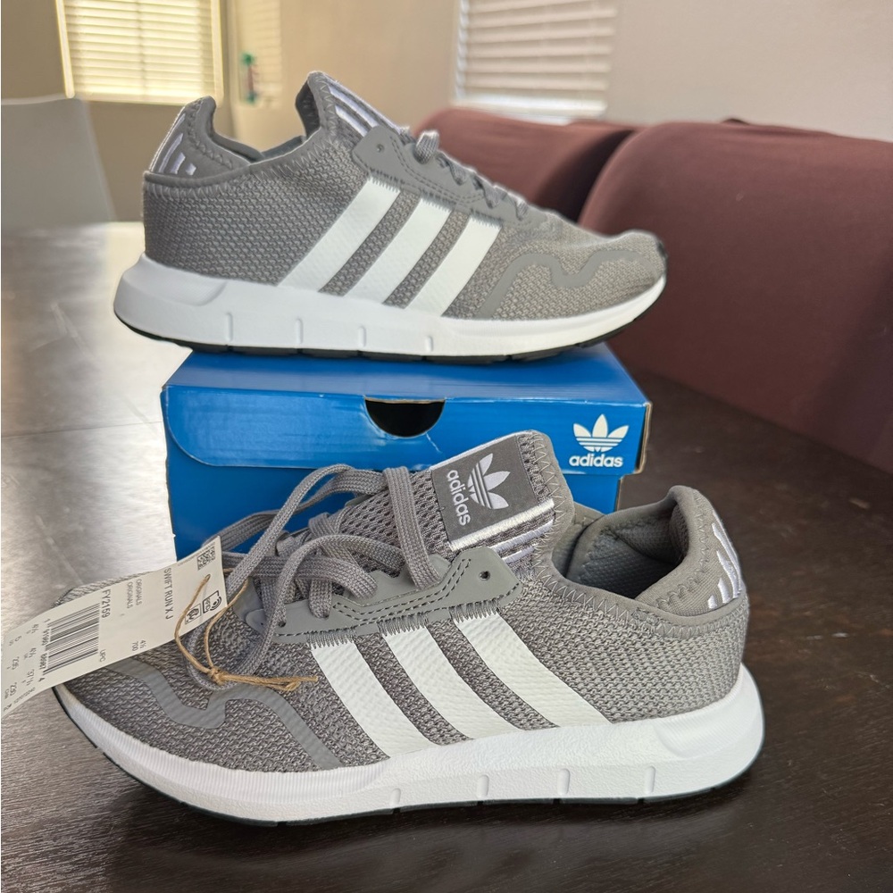 ADIDAS SWIFT RUN XJ - New Size 5